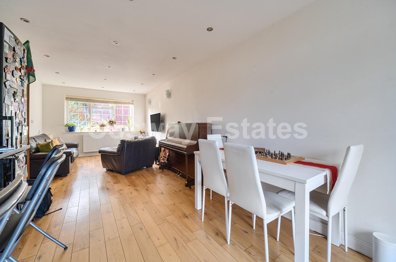 Moorlands Avenue, Mill Hill, NW7, Mill Hill